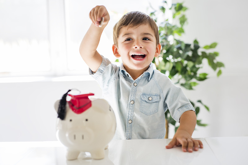 college savings plans little kid with piggy bank