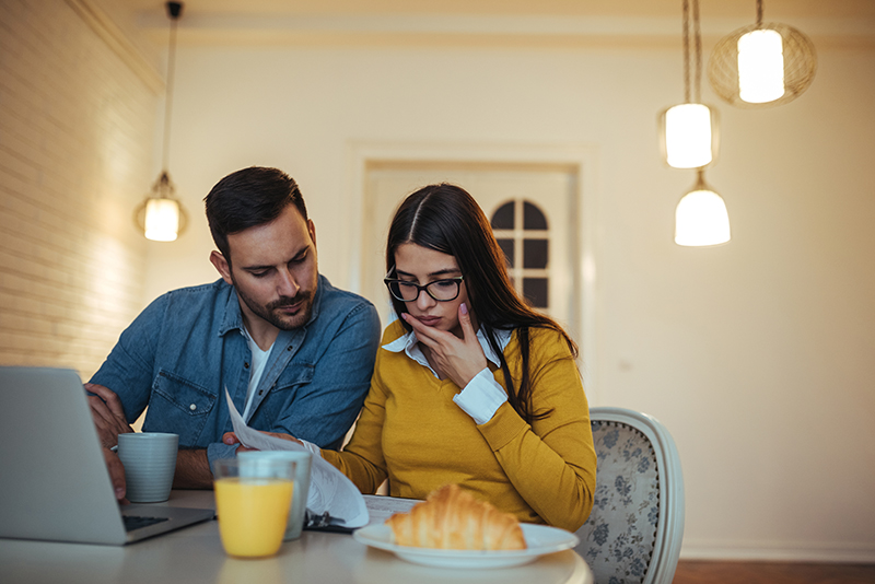 A couple reading a document; does unemployment affect credit score